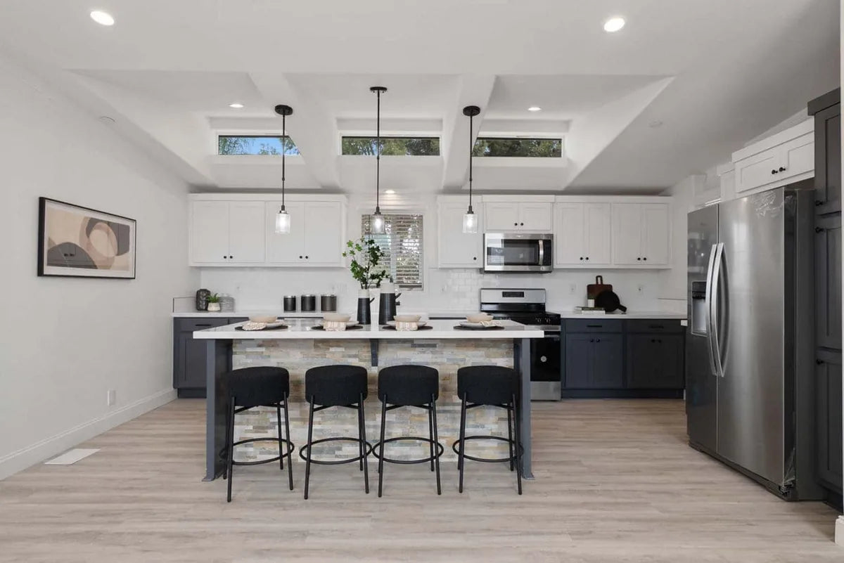The Apogee — 1,183 sq ft 3bd/2bath Modern Yard Income Residence $209,000