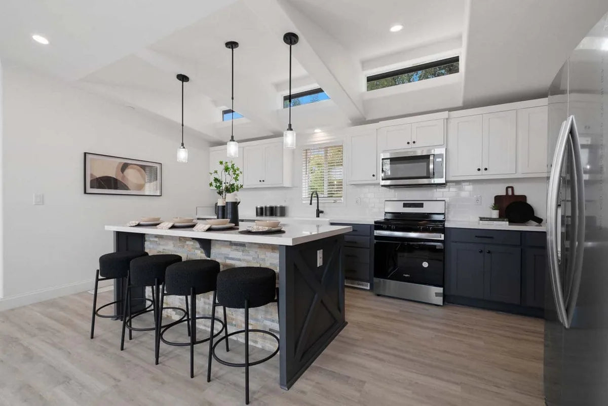 The Apogee — 1,183 sq ft 3bd/2bath Modern Yard Income Residence $209,000